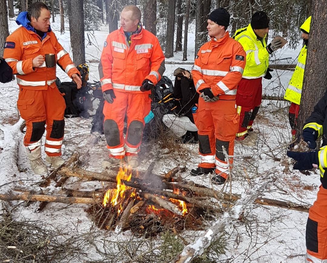 fire_scotISAR's tweet photo. Team member Richard Findlay has recently returned from an arduous conditions course in Canada. The course covered basic survival skills, navigation, working with helicopters and search and rescue. The team also slept out in -24C! @UK_ISAR_TEAM @fire_scot #AidWorks #WeAreSFRS https://t.co/aJL3PMen3A