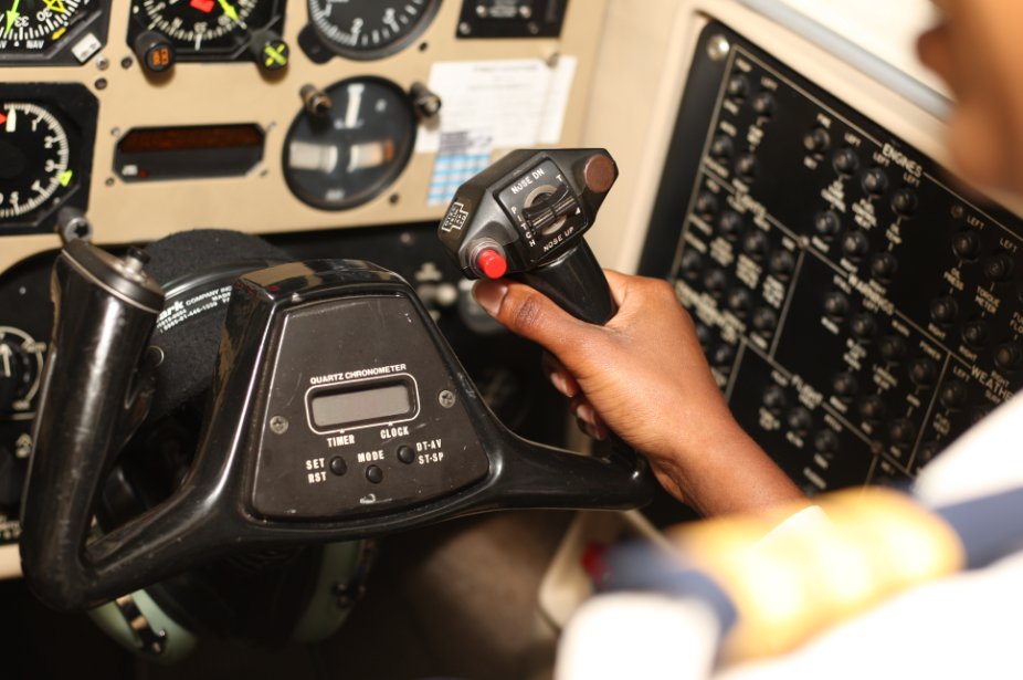 forbesafrica's tweet photo. BEST OF JAN: South Africa’s first black female helicopter pilot for SAPS uplifts young women. Read more: https://t.co/DguCiZAhuZ https://t.co/nVuRJwvdNz