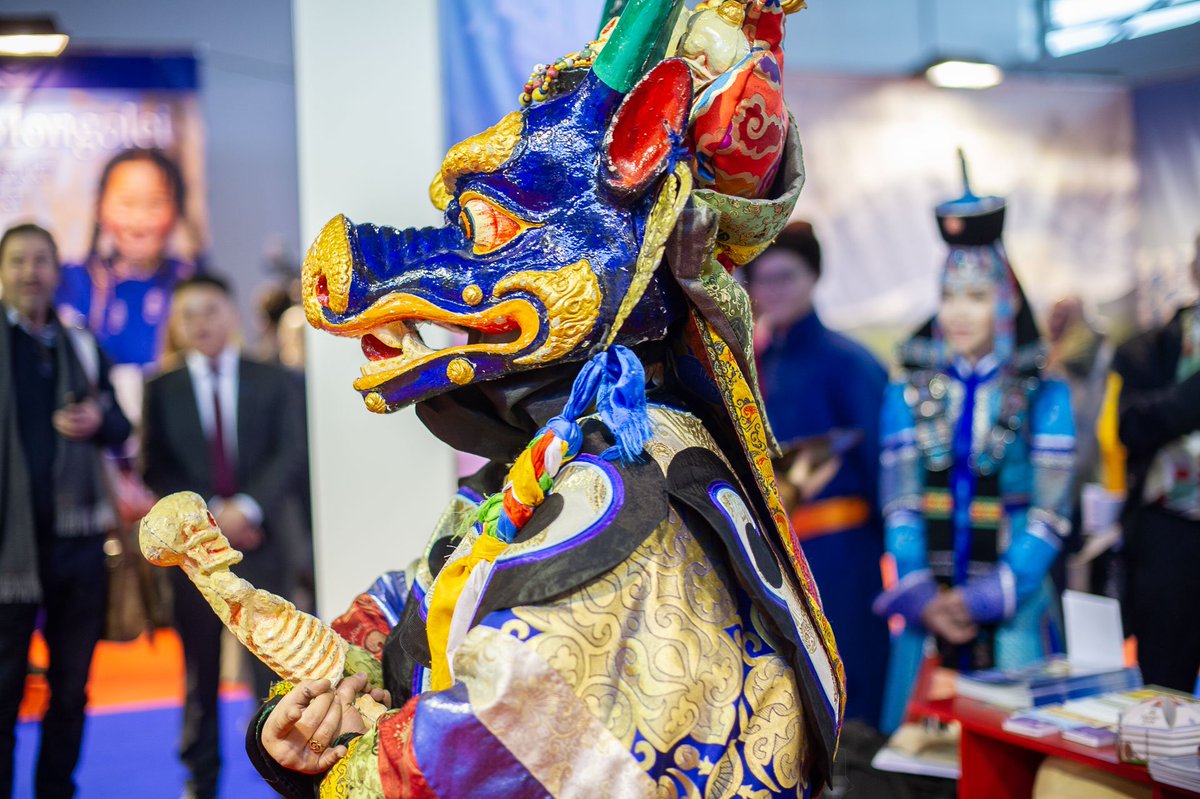 Ferienmessen's tweet photo. Um 10 Uhr hat die #FESPO19 ihre Tore geöffnet. Mit einer fulminanten Show des diesjährigen Gastlands - der Mongolei. Noch bis am Sonntag, 3. Februar, kannst du an der FESPO rund 40 Länder entdecken. https://t.co/eYmGVSD7Zj