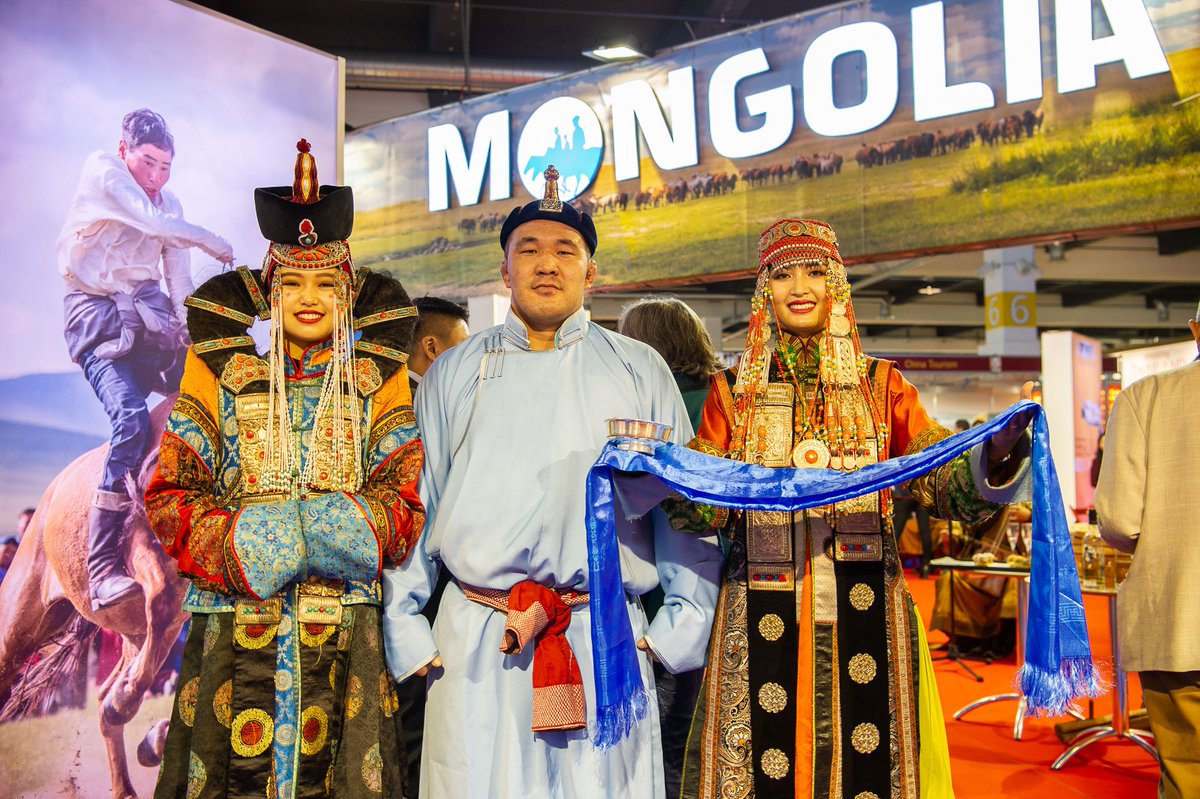 Ferienmessen's tweet photo. Um 10 Uhr hat die #FESPO19 ihre Tore geöffnet. Mit einer fulminanten Show des diesjährigen Gastlands - der Mongolei. Noch bis am Sonntag, 3. Februar, kannst du an der FESPO rund 40 Länder entdecken. https://t.co/eYmGVSD7Zj