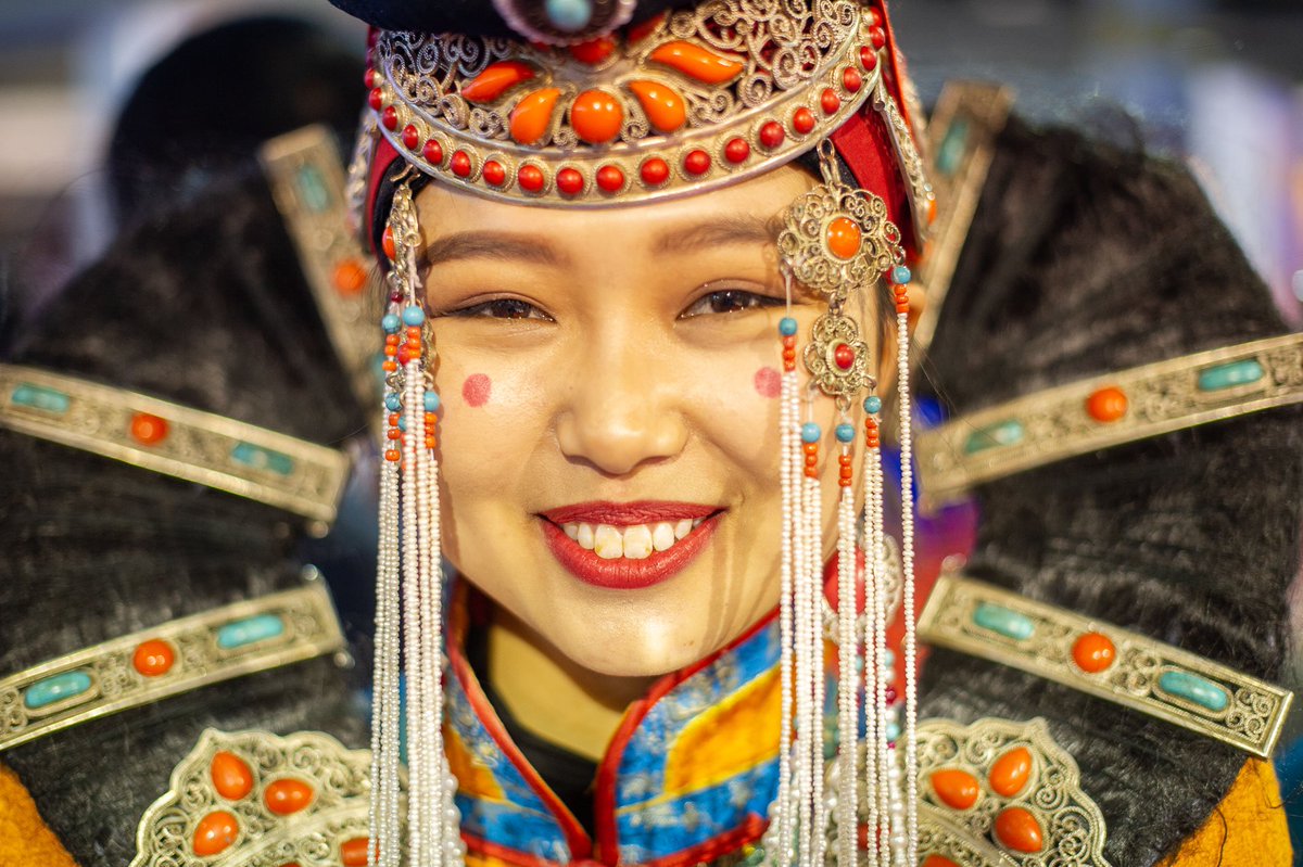 Ferienmessen's tweet photo. Um 10 Uhr hat die #FESPO19 ihre Tore geöffnet. Mit einer fulminanten Show des diesjährigen Gastlands - der Mongolei. Noch bis am Sonntag, 3. Februar, kannst du an der FESPO rund 40 Länder entdecken. https://t.co/eYmGVSD7Zj