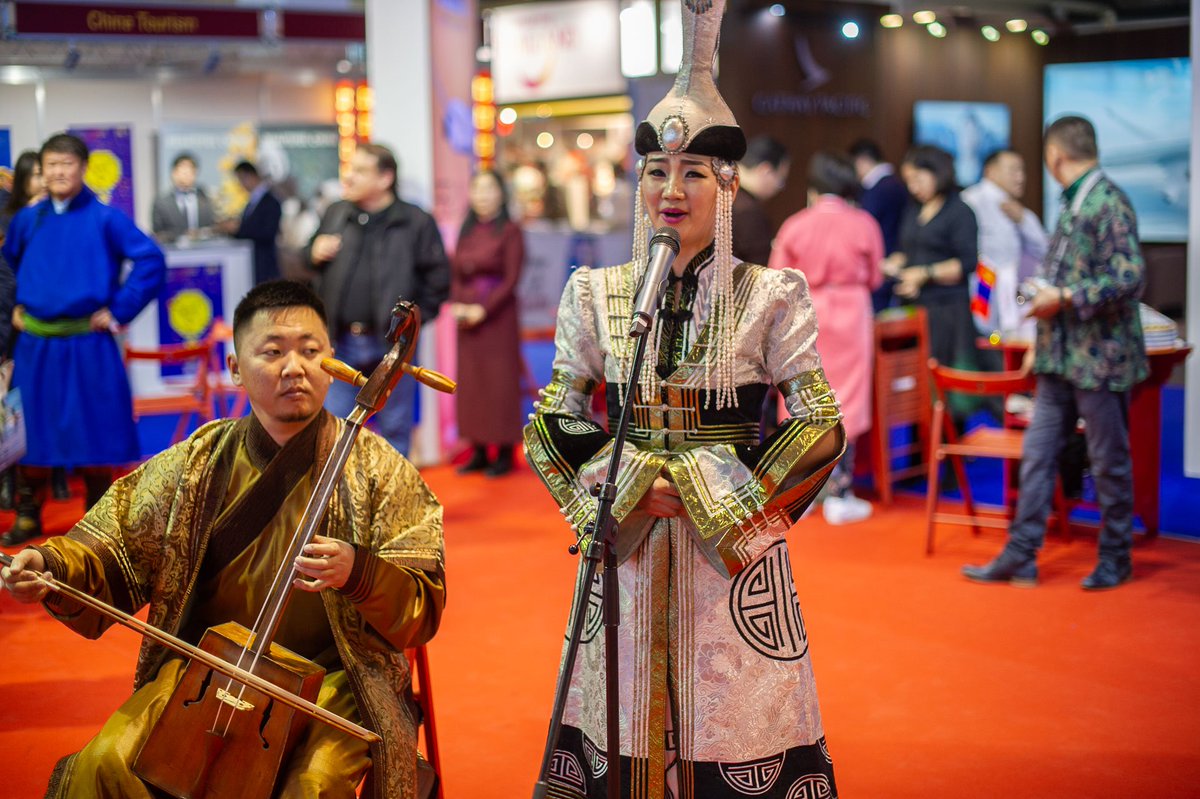 Ferienmessen's tweet photo. Um 10 Uhr hat die #FESPO19 ihre Tore geöffnet. Mit einer fulminanten Show des diesjährigen Gastlands - der Mongolei. Noch bis am Sonntag, 3. Februar, kannst du an der FESPO rund 40 Länder entdecken. https://t.co/eYmGVSD7Zj