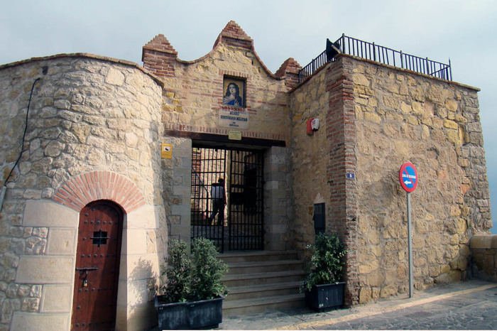 MDA_ARCHIVOS's tweet photo. El Centro de Historia y Cultura Militar anima a los melillenses a donar fondos históricos:
https://t.co/qrfFckW1uf vía @MELILLA_HOY https://t.co/DCbEPnw431