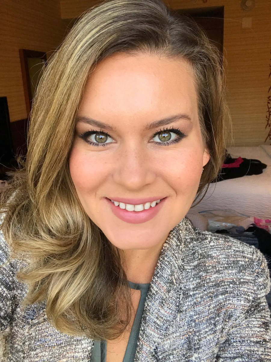 theabimaria's tweet photo. My @oral_essentials #challenge is over and my #smile never looked better. #promo #code #abitime #teethwhitening #oralessentials #ad ๐๐งโโ๏ธโจ๐งฟ https://t.co/3sclwnYOUA