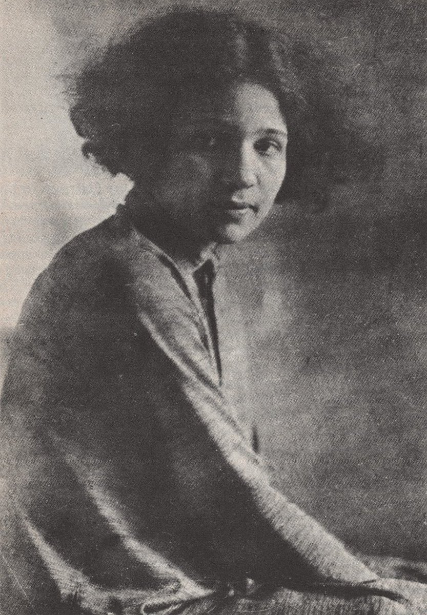 Stay tuned: #bhm Sonderedition2019 «Verbotenes Land» mit exklusivem Anhang: Eine Verteidigungsschrift für Andrea Manga Bell
"Wenn sie grinsend kaut und sich dazwischen behaglich am Hinterkopf kratzt, sieht sie einem großen Affen zum Verwechseln ähnlich" (aus Mephisto, Klaus Mann)