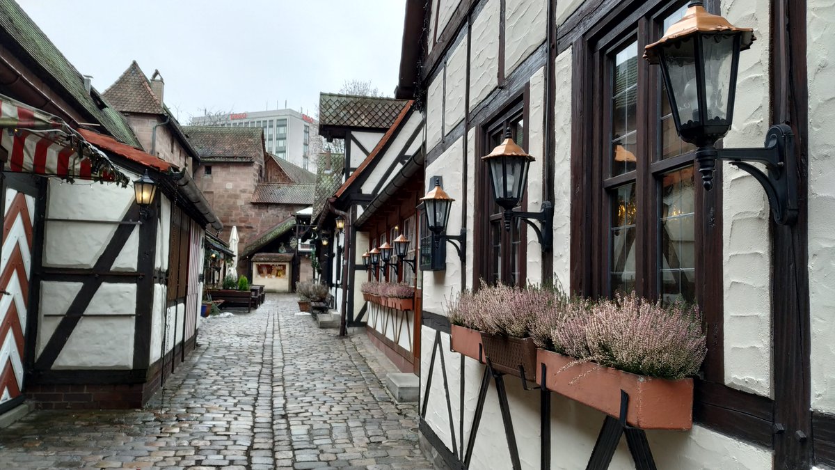 Thefunplan's tweet image. "Quizás la más grande y mejor lección de la historia es
que nadie aprendió las lecciones de la historia" ¿Os atrevéis a descubrir los entresijos del final de la II Guerra Mundial a través de nuestro viaje a #Nuremberg? #aprendiendoviajando #historia thefunplan.com/Viaje/Los-juic…