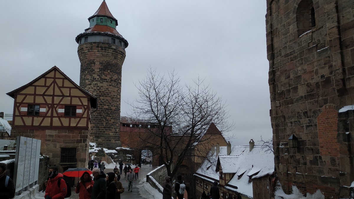 Thefunplan's tweet image. "Quizás la más grande y mejor lección de la historia es
que nadie aprendió las lecciones de la historia" ¿Os atrevéis a descubrir los entresijos del final de la II Guerra Mundial a través de nuestro viaje a #Nuremberg? #aprendiendoviajando #historia thefunplan.com/Viaje/Los-juic…