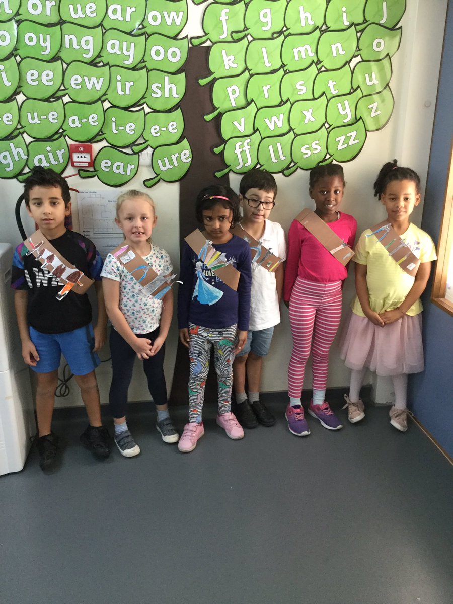RGSGQ_Yearone's tweet photo. Year One builders all ready for our WOW day 🤗#handmadecostumes #brightlightsbigcity #wowday #lego 🚧🏗🏙🌆🛠🔨🔩 https://t.co/zfAQnVx9i8