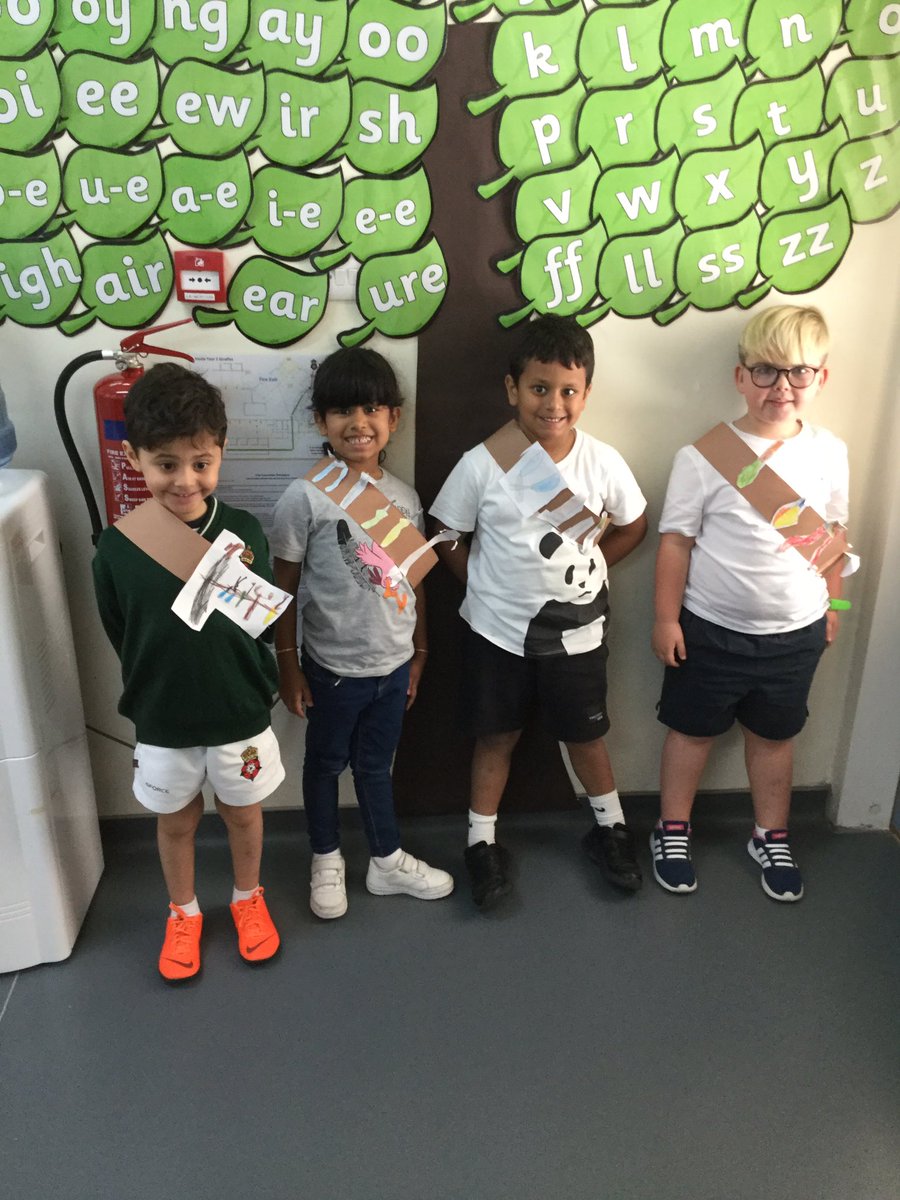 RGSGQ_Yearone's tweet photo. Year One builders all ready for our WOW day 🤗#handmadecostumes #brightlightsbigcity #wowday #lego 🚧🏗🏙🌆🛠🔨🔩 https://t.co/zfAQnVx9i8