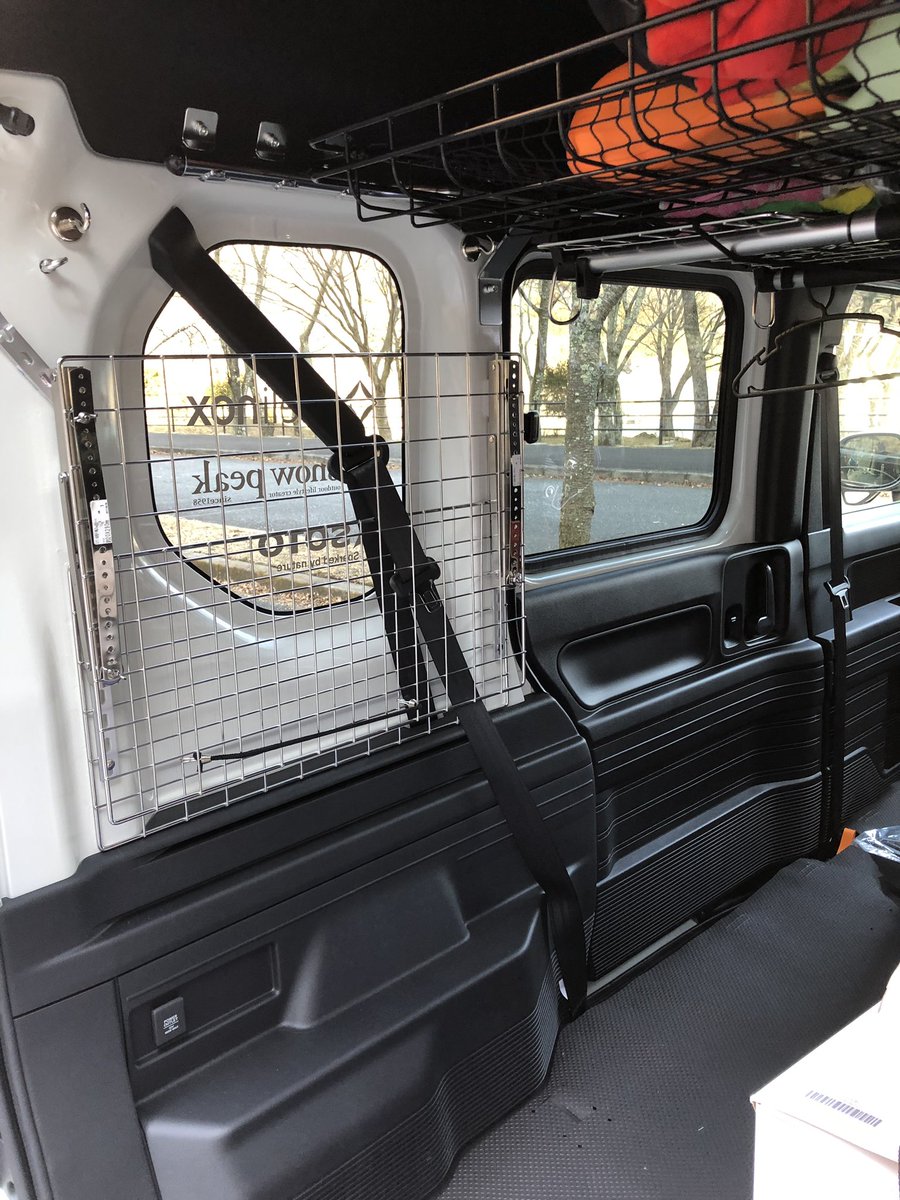 Nバン ユーティリティナット部分にメッシュパネル付けて、フックでも棚