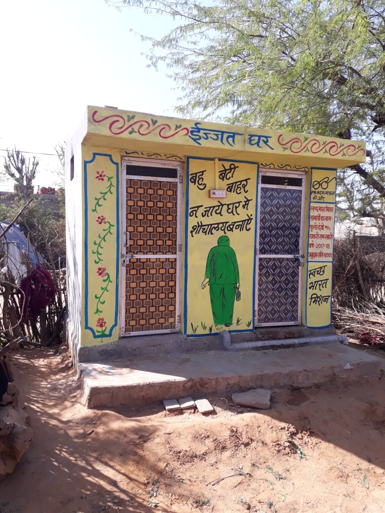 swachrajasthan's tweet photo. Here is a glimpse of the creativity displayed by people in #Sirohi, district of #Rajasthan under the #SSSy contest. Their aim has been to sustain the behaviour change achieved through the #SBM for a clean and healthy future.
#MyIzzatGhar
#SBM
@swachhbharat @paramiyer_ https://t.co/NxfITjpLQE