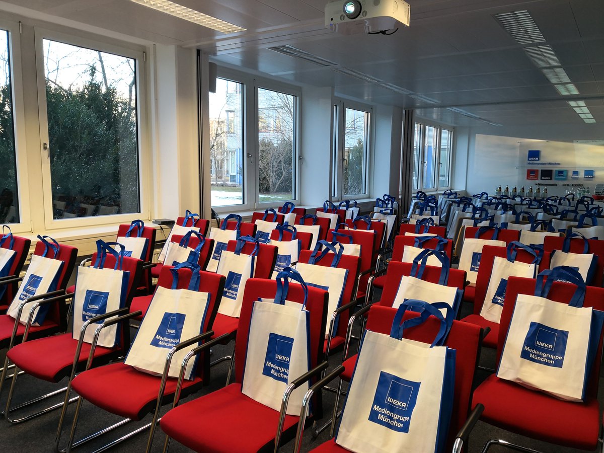 LoveTechBooks's tweet photo. Gleich startet der @el_smarthouse #Trendtag https://t.co/xDwYRSpdNC