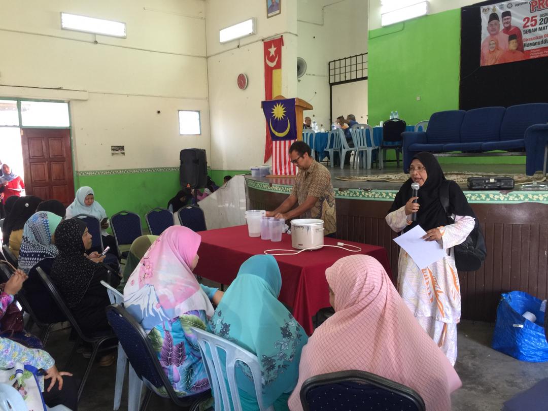 0_gain's tweet photo. [25 DIS 2018]

Telah berlangsungnya bengkel pembuatan sabun daripada minyak terpakai yang bertempat di Dewan Mat Silin, Beranang.
#penggeraktransformasisosialmasyarakat #GAIn7.0 #UKMFFAR https://t.co/qOhWoq10LK