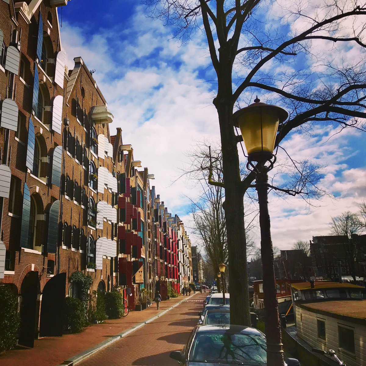 Weave: Travel tweet media