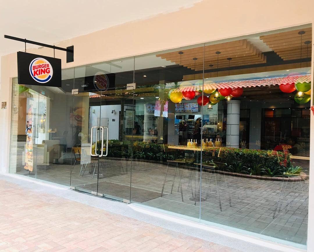 visitjohor_'s tweet photo. Burger King baru sahaja dibuka secara rasmi pada hari ini di Johor Premium Outlets!

Instagram @johorpremiumoutlets

#JohorPremiumOutlets #VisitJohorUpdate #VisitJohorMakan #BurgerKingJB https://t.co/KTTYcl4X4l