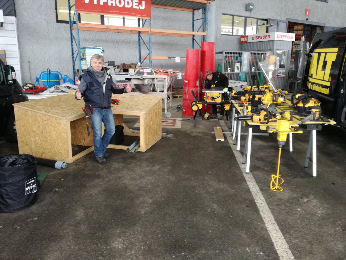 Martin is preparing for the next "freezing" IKO roadshow (-8°C!!).
If you want to join us and learn lots of practical roofer tips &amp; tricks from Martin, let us know. We are still touring this week in Czechia: bit.ly/2RUYvH3