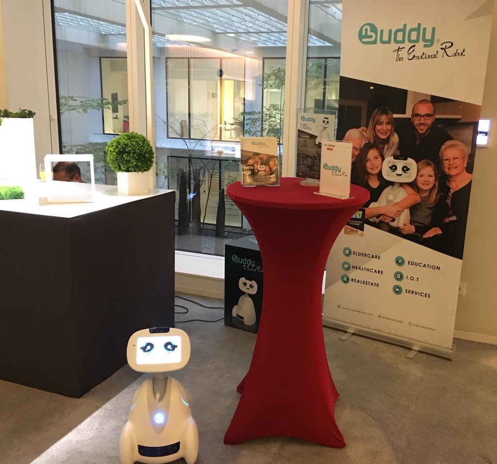 adoptbuddy's tweet photo. Je suis prêt à rencontrer tous les visiteurs au #LeColloqueRGA sur mon stand et toujours avec un grand sourire ! Venez nombreux me voir et essayer mes fonctions. #robot #robotique #assurance #sante #smarthome #seniors https://t.co/ok04LsamHL