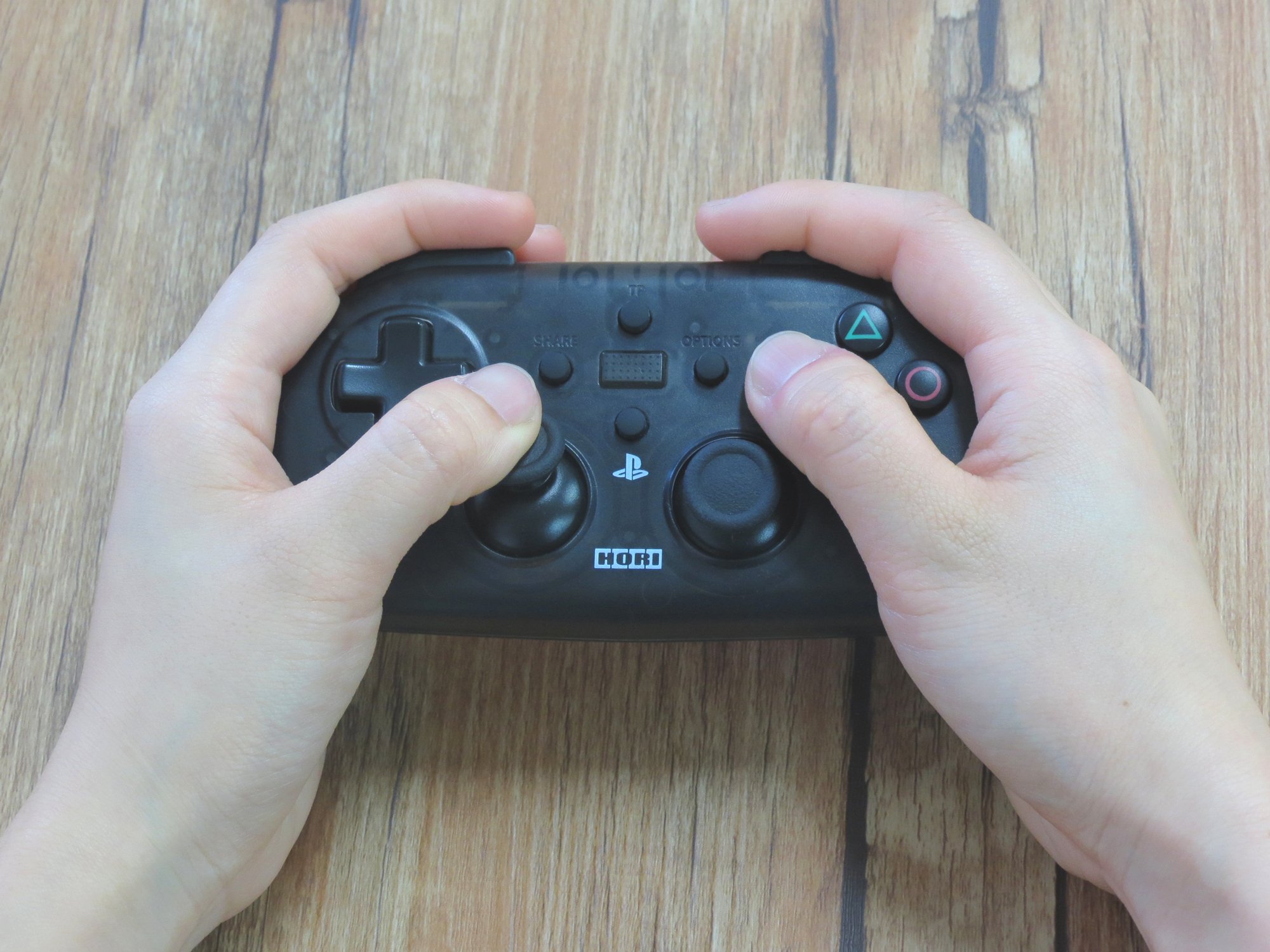 Hori ゲーム周辺機器のホリ ワイヤレスコントローラーライト For Playastation 4 本日発売いたしました カラーはスケルトン なクリアブラック クリアレッドの２色です クリアブラック T Co Ztn3uu1w0j クリアレッド T