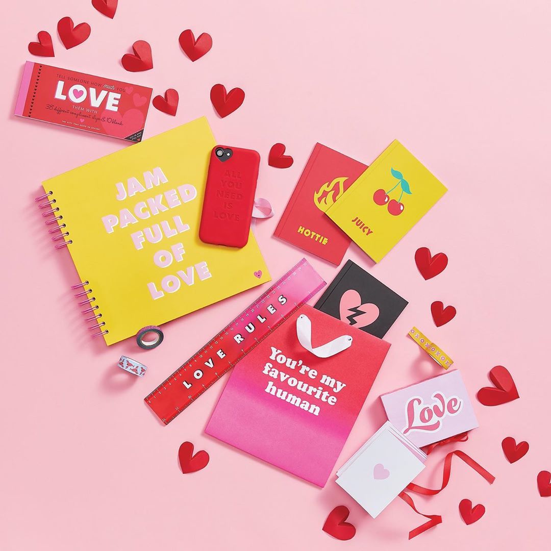 Next up on our #creatorcrush list is our forever fave @FromPaperchase , how lovely are their Valentine's day gifts. ❤️❤️

If you know a stationery addict - cough cough - these are the perfect gifts! ❤️✏️

#createbeautiful #thursdaythoughts #valentinesdaygift #craftbuzz