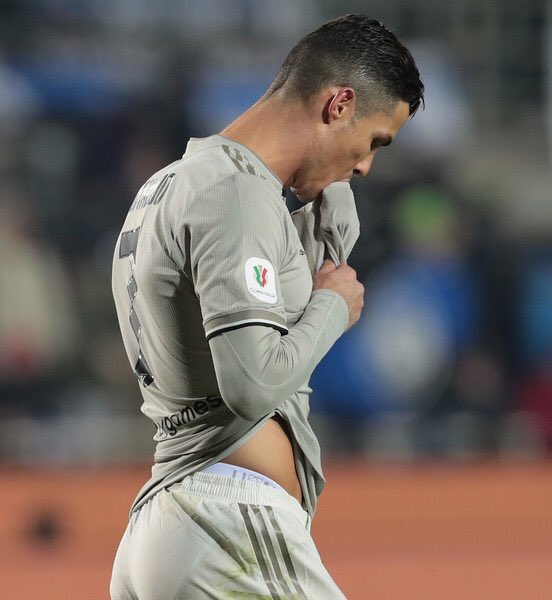 CR7_inside's tweet photo. Si vous n’êtes pas là quand il perd, ne célébrez pas ses buts avec lui. 😉 https://t.co/6ftteqPMEE