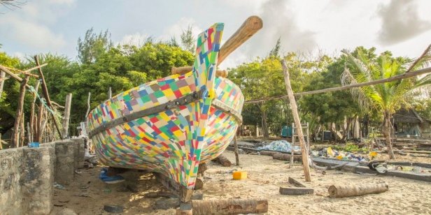 Connect4Climate's tweet photo. El FlipFlopi, primer barco de plástico reciclado, navega por #África >> https://t.co/7XDkXEro3v #Solutions4Climate https://t.co/7iqYyk8YQw
