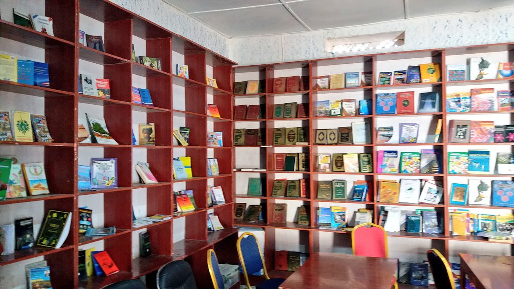 BashiirSuuley's tweet photo. A large library was launched in #Gaalkacyo city by #Scansom and Tag Foundation team.  It is pleasure for us to have such beautiful and wel equipped library in our city.  
#GuuliyoGobannimo 
#GaalkacyoLibrary 
#Somalia https://t.co/a5RvYNzJ04