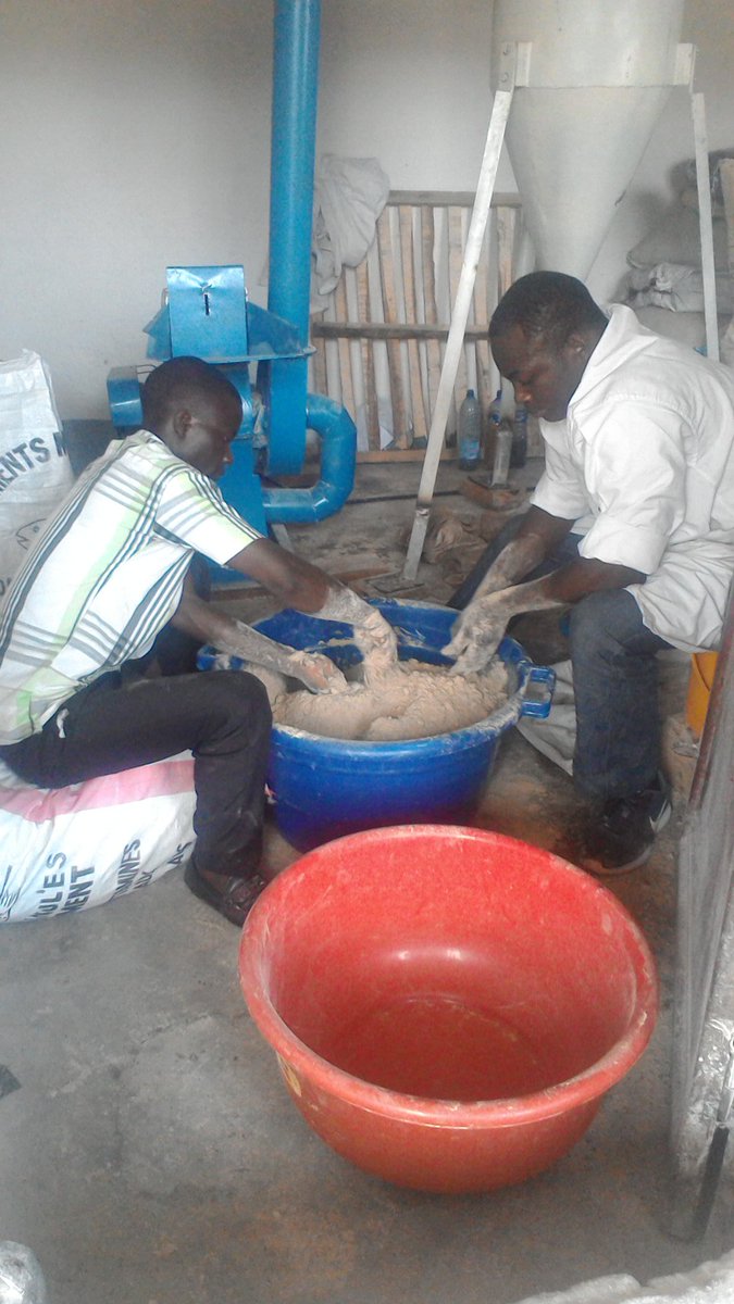 AbdulSibo106f's tweet photo. #Burundi: I kindly thank the chairman of @Caso2005DM for his courageous. Here the fish feeding production mashine. Now fish farmers can visit @Caso2005DM for being supplied. I appreciate the #Chine-se technicians for their support. @amour_kwizera @cacedebu @NDUWIMANAJanvi7 https://t.co/VyG07E4q6K
