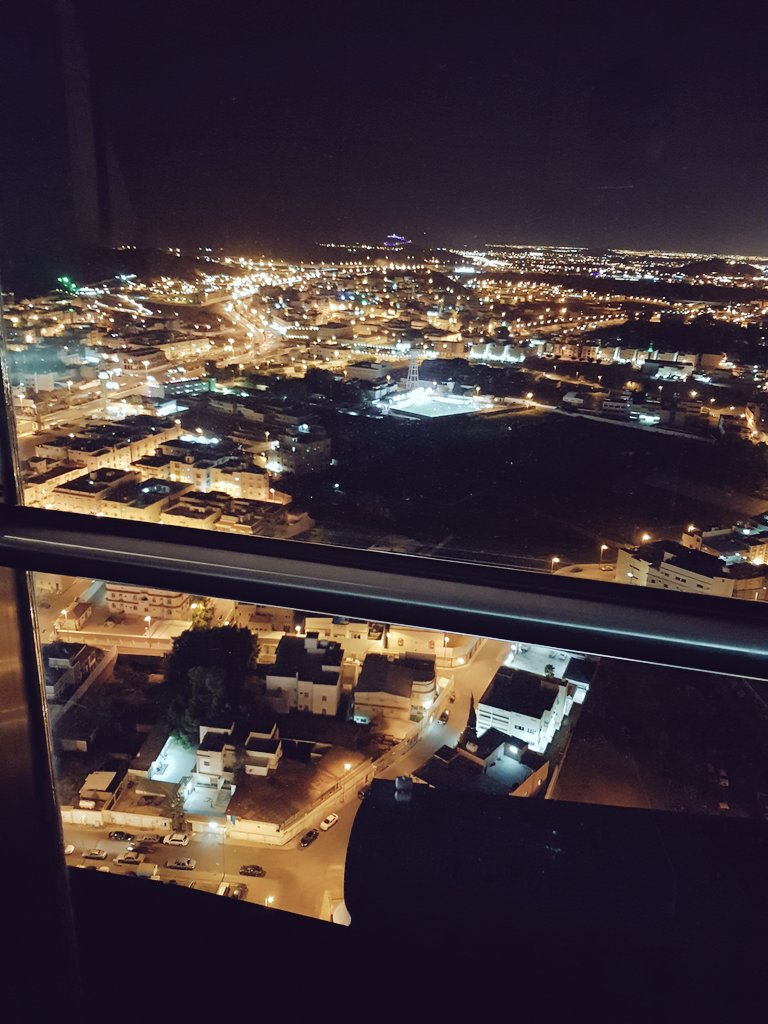 ayleeshaan's tweet image. Enjoying the moment is best thing but sometimes you just wanna enjoy the views.......

#Dinner
#RevolvingHotel
#AwesomeViews