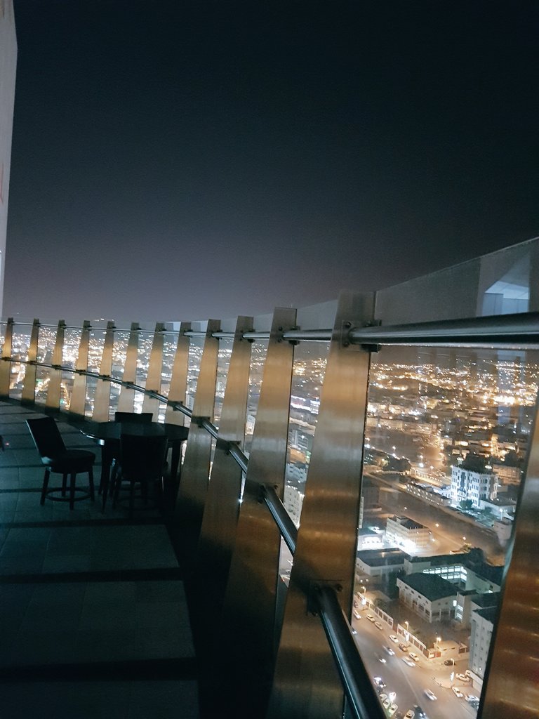 ayleeshaan's tweet image. Enjoying the moment is best thing but sometimes you just wanna enjoy the views.......

#Dinner
#RevolvingHotel
#AwesomeViews