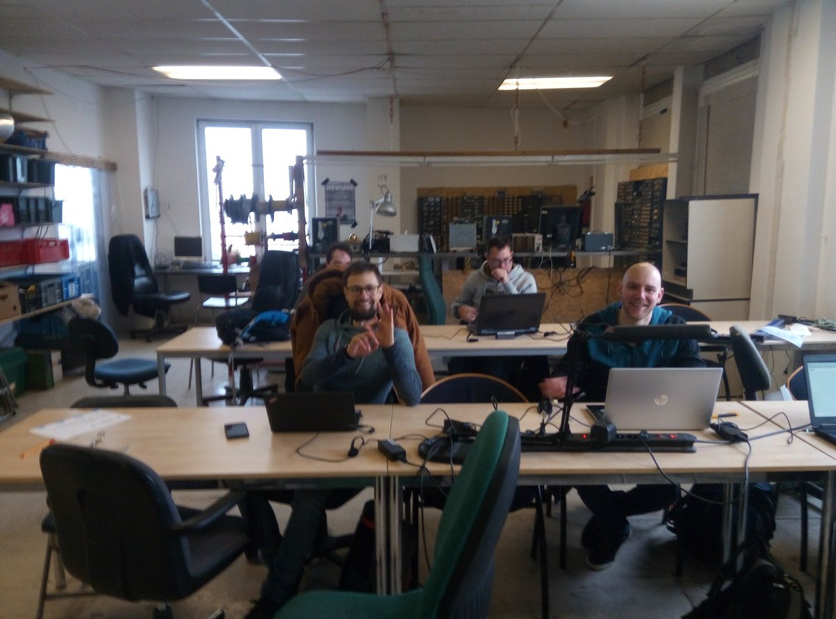 zoobab's tweet image. ZeroMQ pre-fosdem hackaton starting at HSBXL #zeromq #hsbxl #fosdem