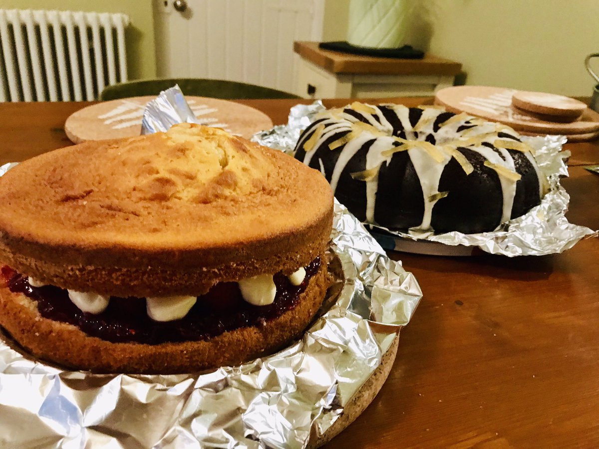 holbrook_v's tweet photo. Itโs my last day @officestudents after nearly 12 yrs of #highereducation wonkery and supporting (as Regional Consultant) our fabulous institutions. A whole lot of memories made and experience gained. Onwards! But first, cake #hefce #OfS #goodbyesarenteasy #newyearnewstart https://t.co/6GLuBRg6Tv