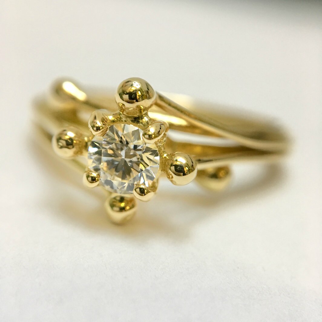 YenJewellery's tweet photo. Sweeping simplicity. A brilliant cut diamond held in a swirl setting.
https://t.co/tIXoRpm2pi
#diamondring #diamondandgold #brilliantcut #originalsetting #bespokering #yenjewellery #swirl #alternativeengement https://t.co/cpFcrnppKf