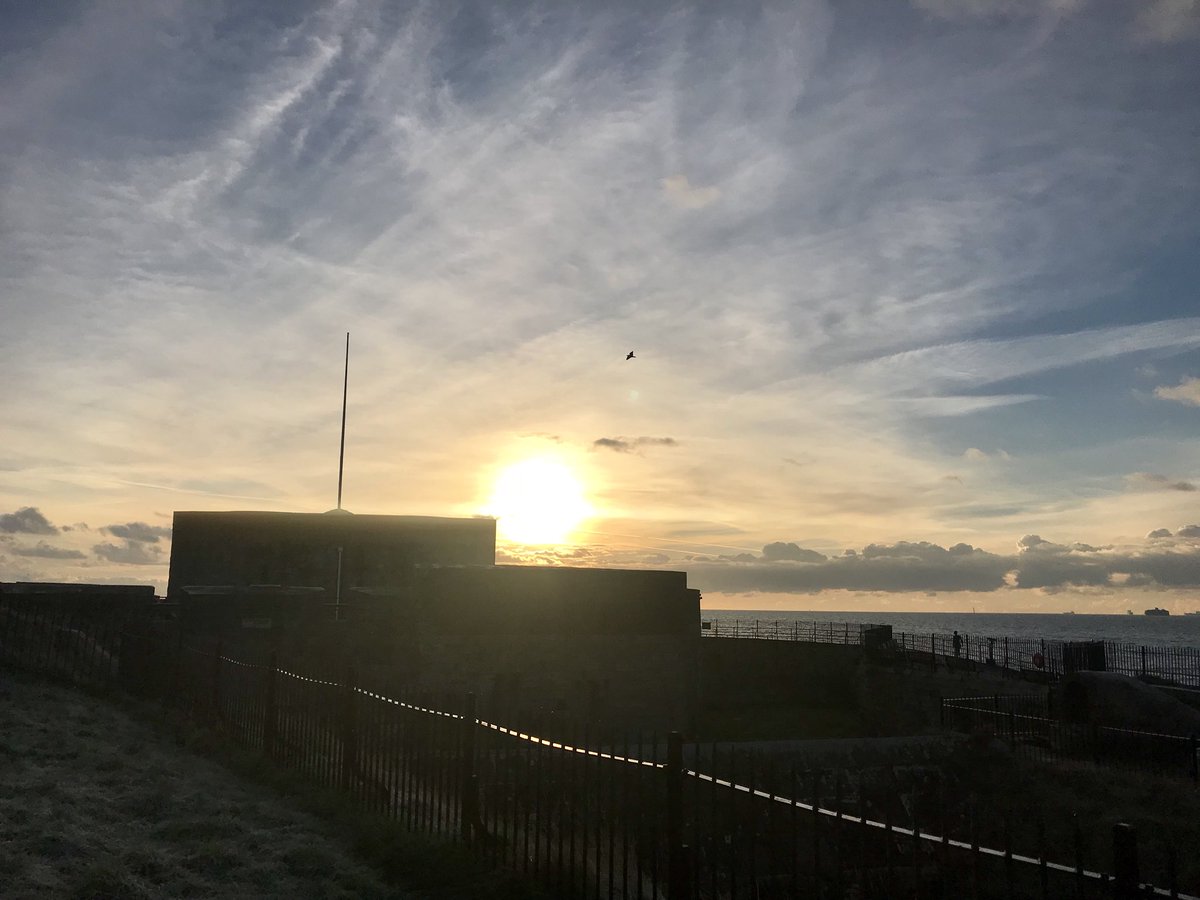 JPCurtinClimate's tweet photo. Beautiful morning in Southsea looking at plans to better protect 4000 properties from coastal flooding - one of the challenges - protection of Henry VIII’s Southsea Castle - the place he watched the #MaryRose sink! #StormEva caused a lot of damage to existing defences https://t.co/eerUg73eg0