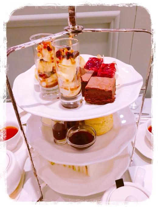 日本橋のJURI'S TEA ROOMSに行ってきました〜!紅茶はもちろん自家製スコーンもとても美味しかった(*'w`*) 
