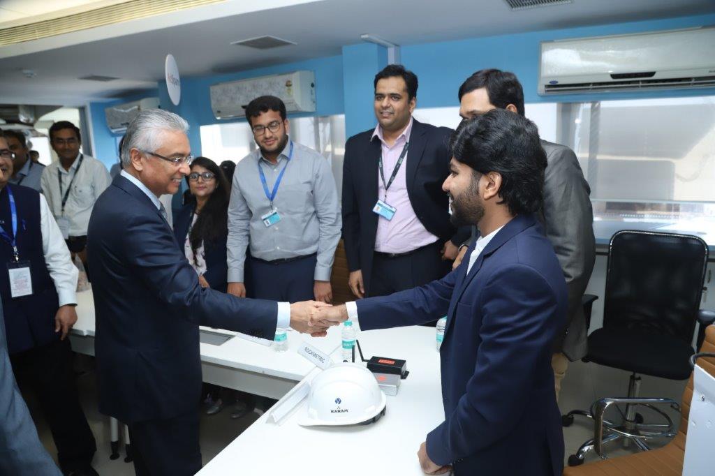 yups_tech's tweet image. The year begins interacting with the Prime Minister of Mauritius, Hon. Pravind Kumar Jugnauth and Shri Ashish Chauhan - CEO, BSEIndia.
.
Thank you @ZoneStartUpsIn &amp;amp; @BSEIndia  for the opportunity.
.
.
#YUPSTech #IoT #ConnectedWorkers #ZoneStartups #India #Mauritius