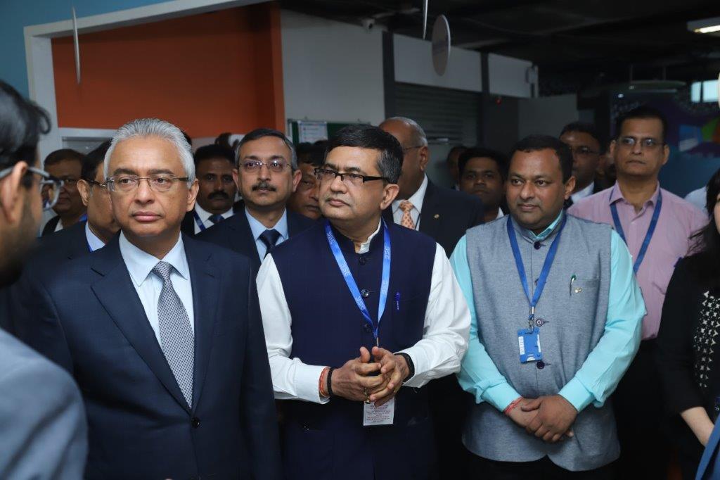yups_tech's tweet image. The year begins interacting with the Prime Minister of Mauritius, Hon. Pravind Kumar Jugnauth and Shri Ashish Chauhan - CEO, BSEIndia.
.
Thank you @ZoneStartUpsIn &amp;amp; @BSEIndia  for the opportunity.
.
.
#YUPSTech #IoT #ConnectedWorkers #ZoneStartups #India #Mauritius