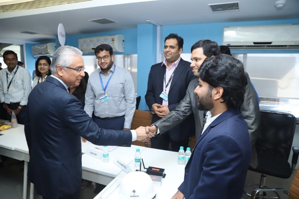 yups_tech's tweet image. The year begins interacting with the Prime Minister of Mauritius, Hon. Pravind Kumar Jugnauth and Shri Ashish Chauhan - CEO, BSEIndia.
.
Thank you @ZoneStartUpsIn &amp;amp; @BSEIndia  for the opportunity.
.
.
#YUPSTech #IoT #ConnectedWorkers #ZoneStartups #India #Mauritius