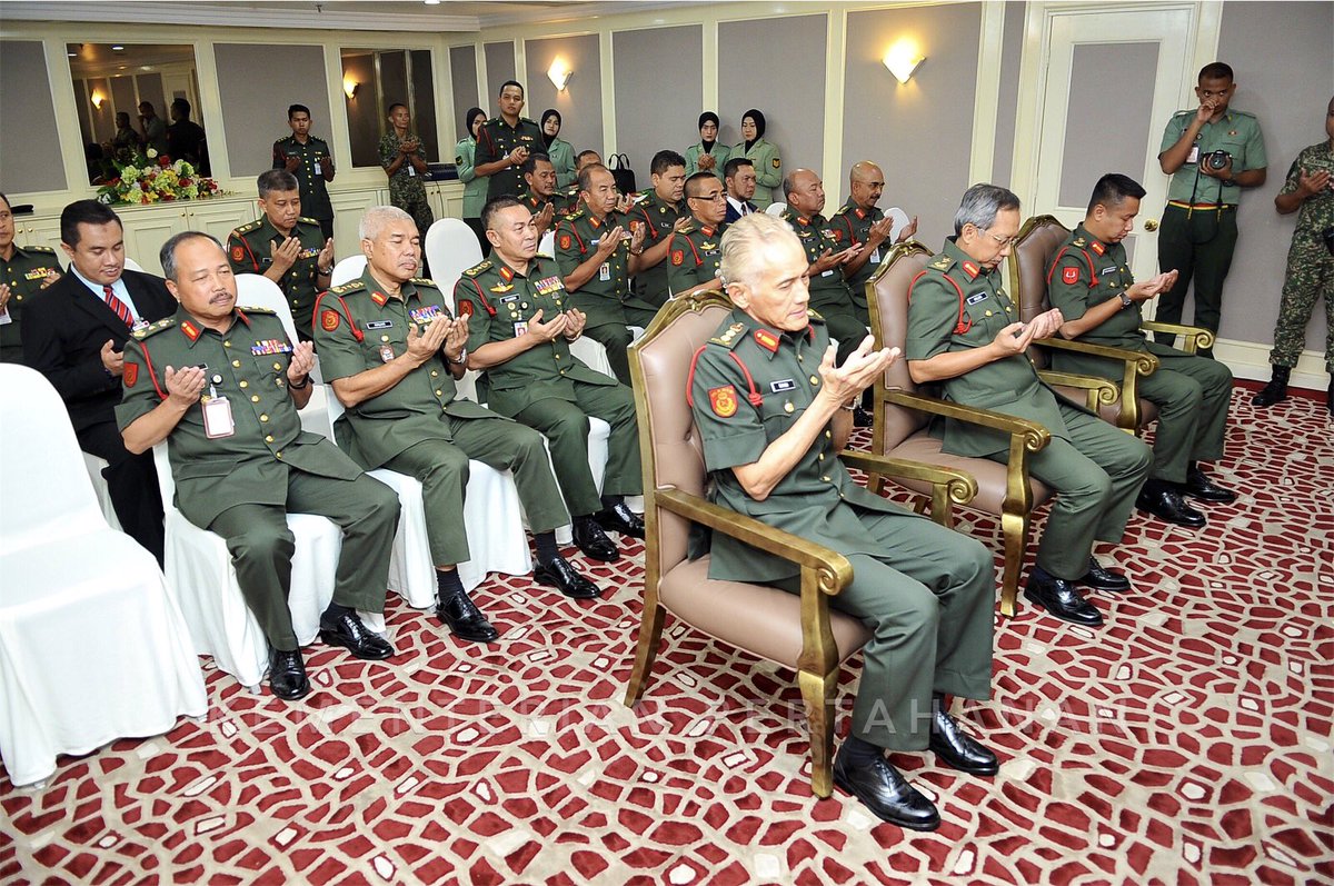 KSU, Dato' <a href="/HalimiAbdManaf/">Halimi Abd Manaf</a> dianugerahkan pangkat Brigedier Jeneral Kehormat &amp; dilantik sebagai Pengerusi Sidang Pengerusi Jawatankuasa Pendukung Askar Wataniah (JAKPAW) Se-Malaysia hari ini. Majlis disempurnakan oleh PTD, Jen DS Panglima Hj Ahmad Hasbullah b. Hj Mohd Nawawi.