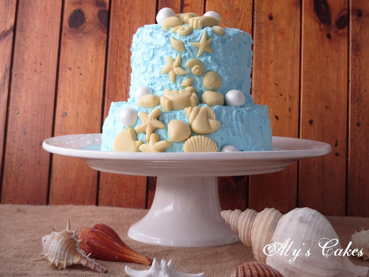 La siguiente tarta consta de dos bizcochos sencillos, rellenos de mermeladas caseras, uno de mango y otro de fresas y Vermut Petroni. 
La receta directamente de la tarta puedes verla aquí: 
alyscakes.blogspot.com/2019/01/tarta-…
<a href="/vermustpetroni/">Vermú St. Petroni</a>
#sinlactosa #vermutpetroni  #alyscakesblogspot