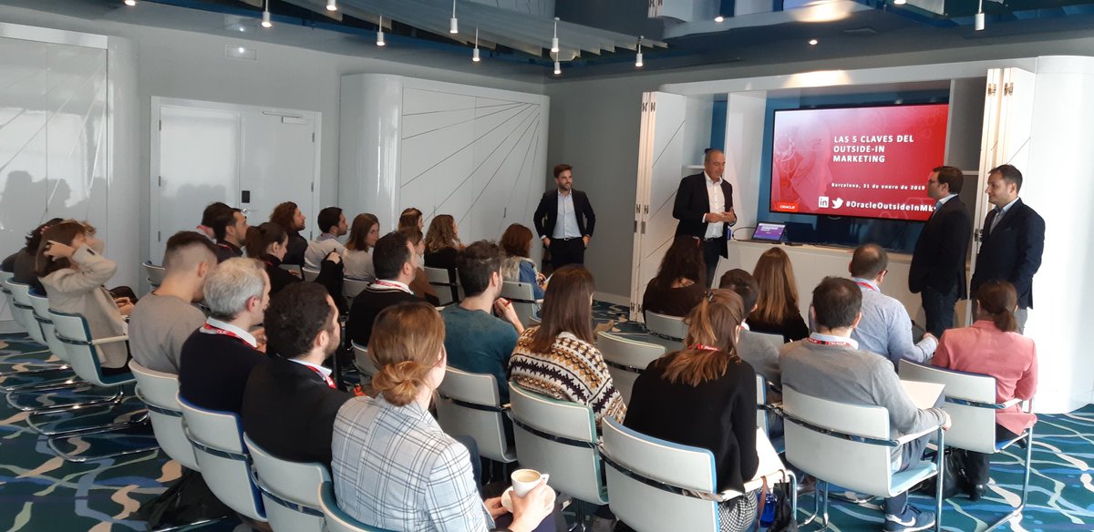 juanlu_rc's tweet image. Encantado de participar en este evento sobre #OracleMarketingCloud para hablar de #OutsideInMarketing y #MarketingAutomation