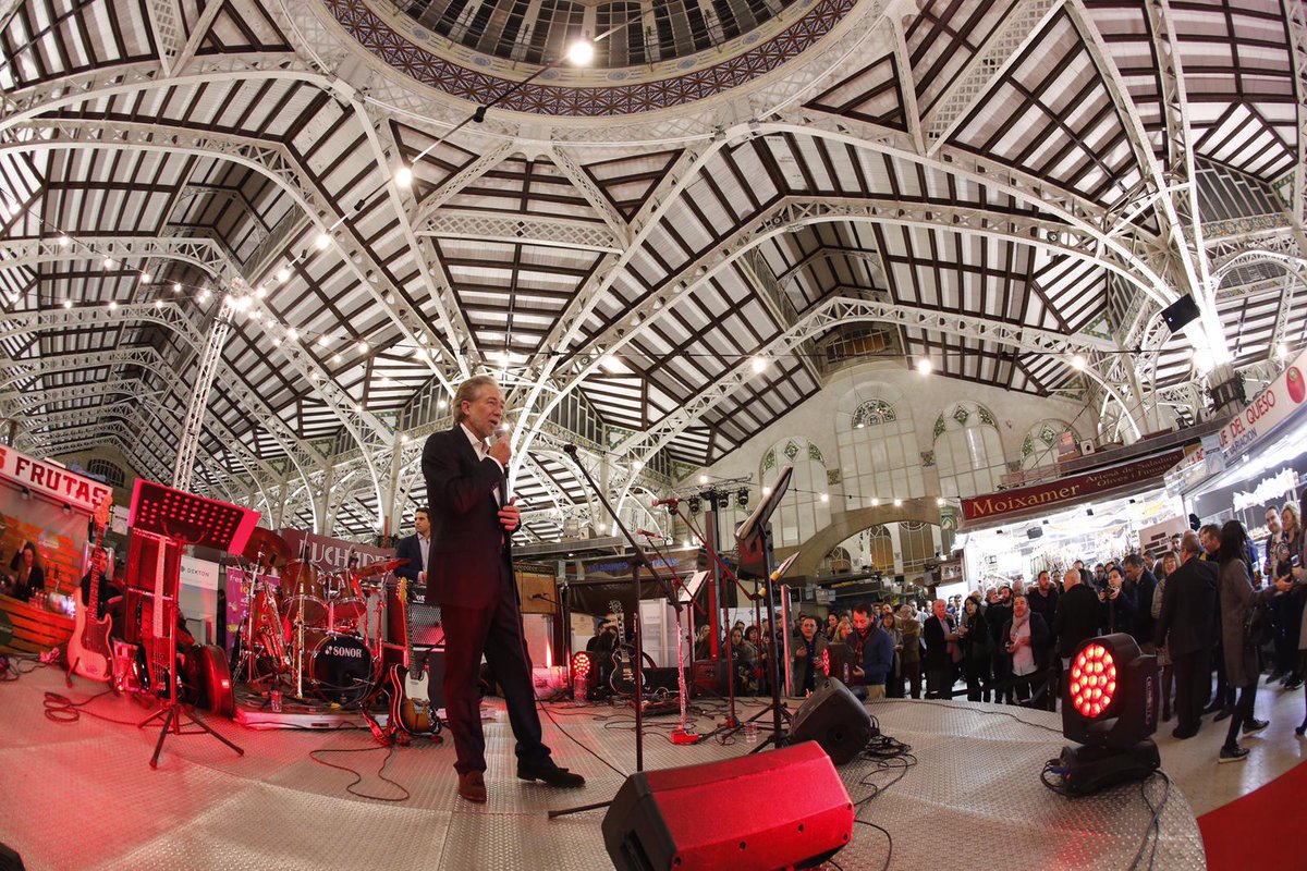 AMC_ASOCIACION's tweet photo. Muchas gracias a todos los que nos acompañasteis anoche en el Mercado Central de Valencia por el #encuentroAMC y, en especial, a los patrocinadores del evento Indaux, @antaliacocinas , @LasPino_CyB @a3comunicacion, @GrupoCosentino y @Feria_Valencia.
#AMC #labuenacocinahechaencasa https://t.co/2izulUbsA8