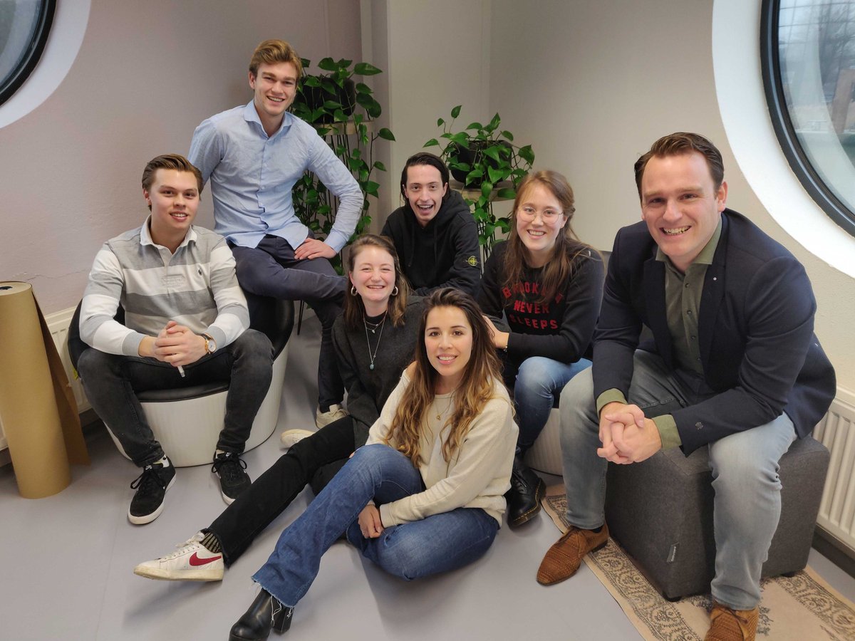 Vandaag start een vers team van nieuwe collega's bij Elephant Road! Weer een hoop nieuwe energie binnen onze organisatie!

Welkom Thijmen, Vita, Victor, Casper en Stephanie!