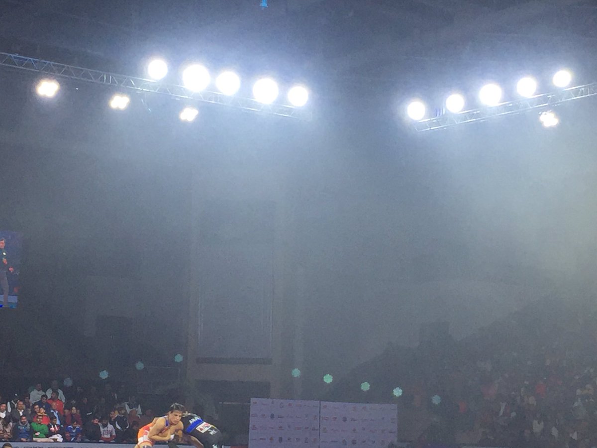 #PWL4 final <a href="/punjabroyals17/">Punjabroyals</a> vs <a href="/haryanahammers/">Haryana Hammers</a>: #Anju made a fabulous come back in the second round and won the bout against #Seema 10-5
<a href="/SPN_Action/">SPN_Action</a> <a href="/Inkhabar/">InKhabar</a> <a href="/NewsX/">NewsX World</a> #MatLePanga