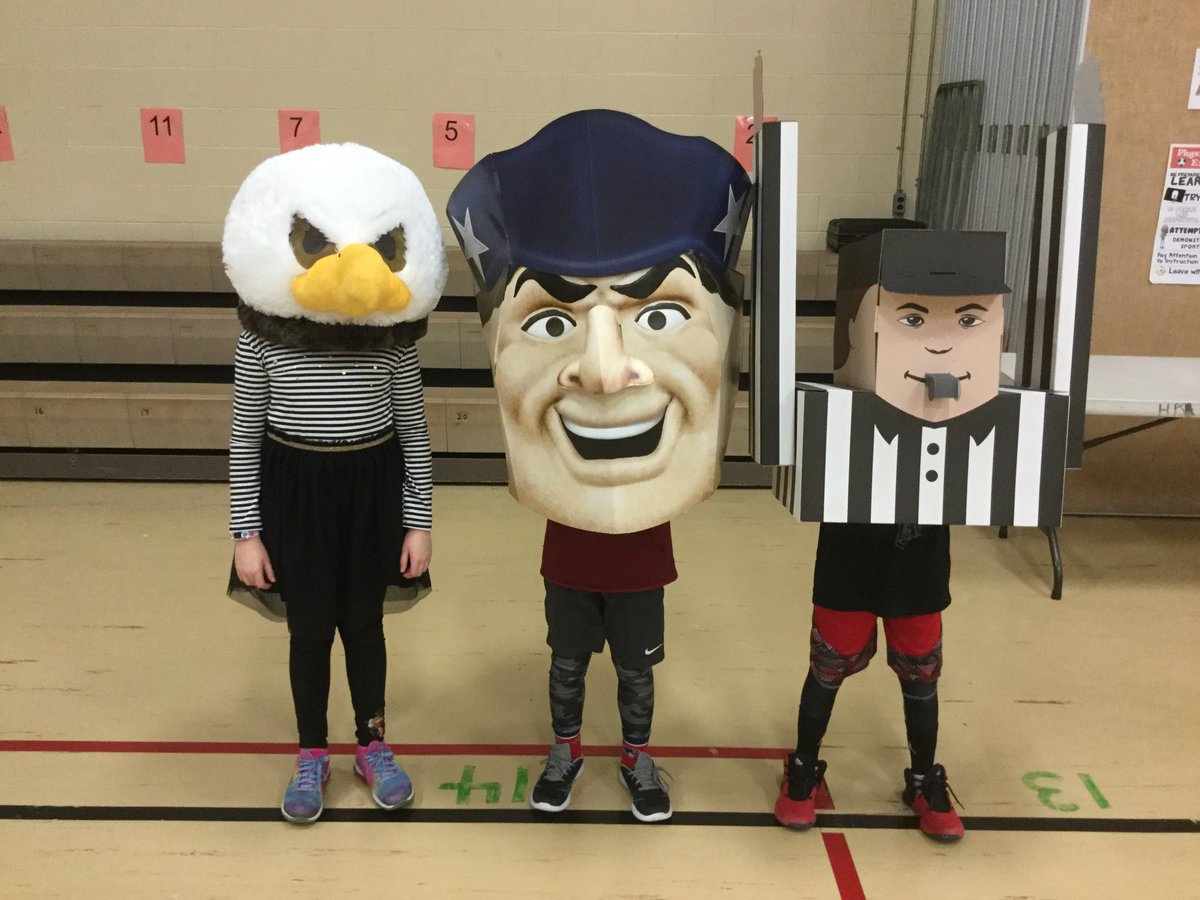 So exciting, look who showed up at Elmwood School today! GO PATRIOTS! Do your job! 🏈 ⁦@HopkintonWell⁩ ⁦<a href="/hopK1wellness/">Marathon Elementary Wellness</a>⁩ ⁦<a href="/DianeMaillet/">Diane Maillet</a>⁩ ⁦<a href="/cbasile14/">Christine Basile</a>⁩ ⁦<a href="/nbartley6/">Nili Bartley</a>⁩