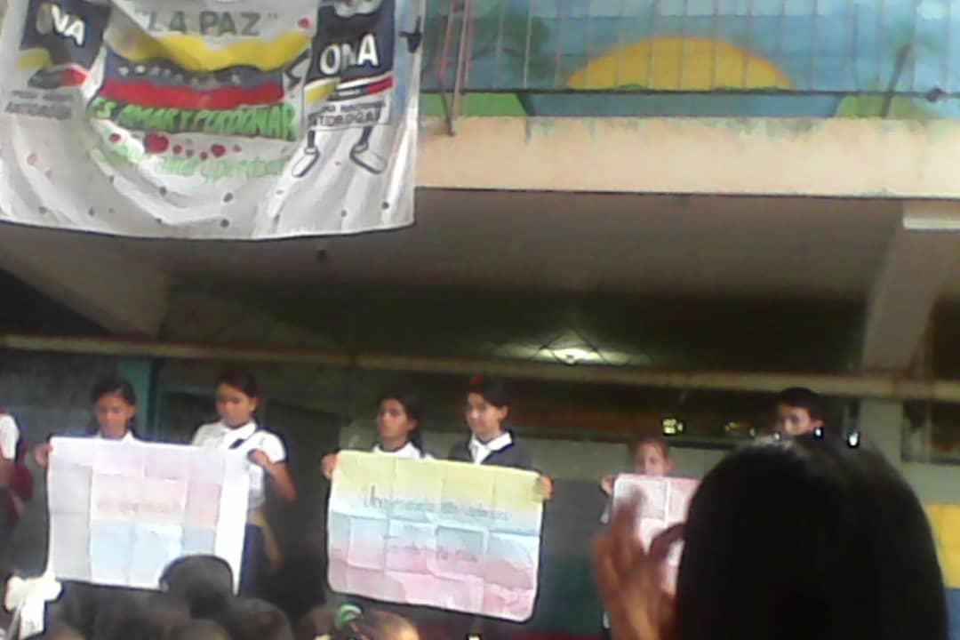 superaulag's tweet photo. @fbitanzoategui @MPPEDUCACION @psuvaristobulo cívico exposición del congreso de Angostura https://t.co/QXXHB0OGSF