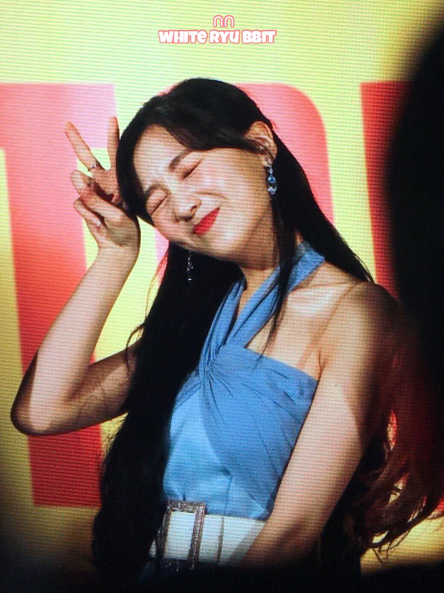 190131 타워레코드 프리뷰
#lovelyz #러블리즈 #류수정
내얼굴 보자마자 
언니?!?! 왜케 이뻐졌어!라구......
아니 나보다 니가 더 더 더 이뻐졌지........