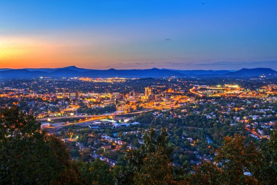 Four seasons ... and none of them suck.

Get to know the Roanoke Region of Virginia, and think of anything other than #PolarVotex2019. get2knownoke.com/live/