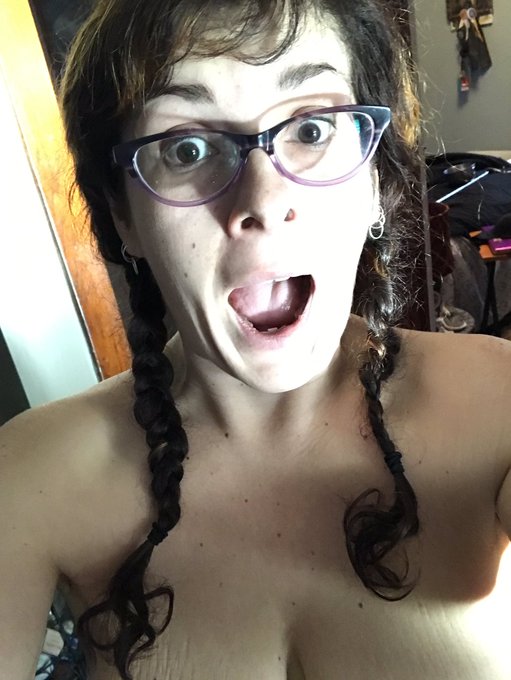 I did it! Out of bed and put an end to my mindless scrolling! Already read some articles on panpsychism<a href="/tag/camgirl"class="tags"><span>#camgirl</span></a><a href="/tag/sexybrains"class="tags"><span>#sexybrains</span></a>
