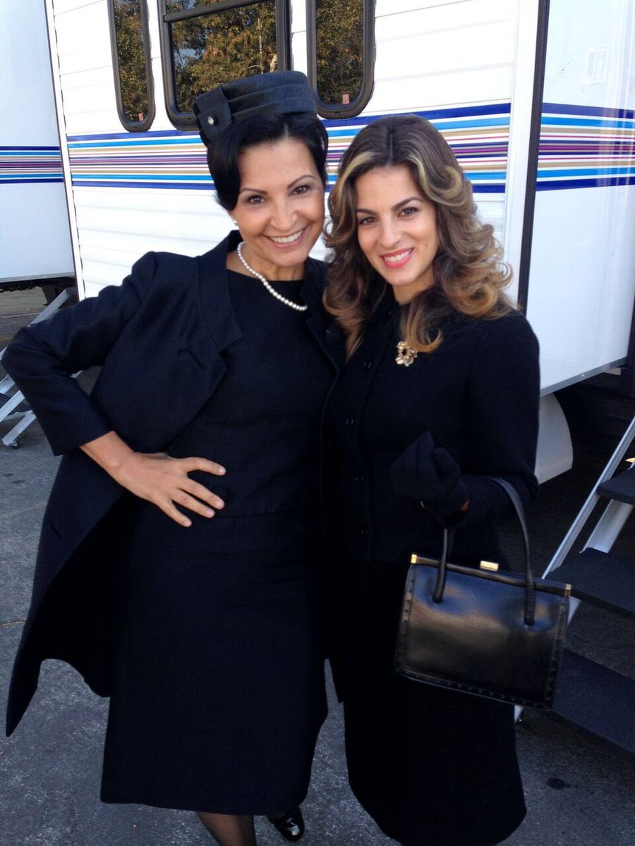 ReneeMarino's tweet photo. #TBT to working on set of The “Jersey Boys” film with these talented people😘 @NARDUC3 @THEmikedoyle @louislombardi @WBHomeEnt @frankievalli @Eastwood_ #IsthistheSopranpsorJerseyBoys😂 #CouldbeBoth #MaryDelgado #GoodTimes #WhataDream #JerseyBoys #Sopranos https://t.co/8mRdbYydvH