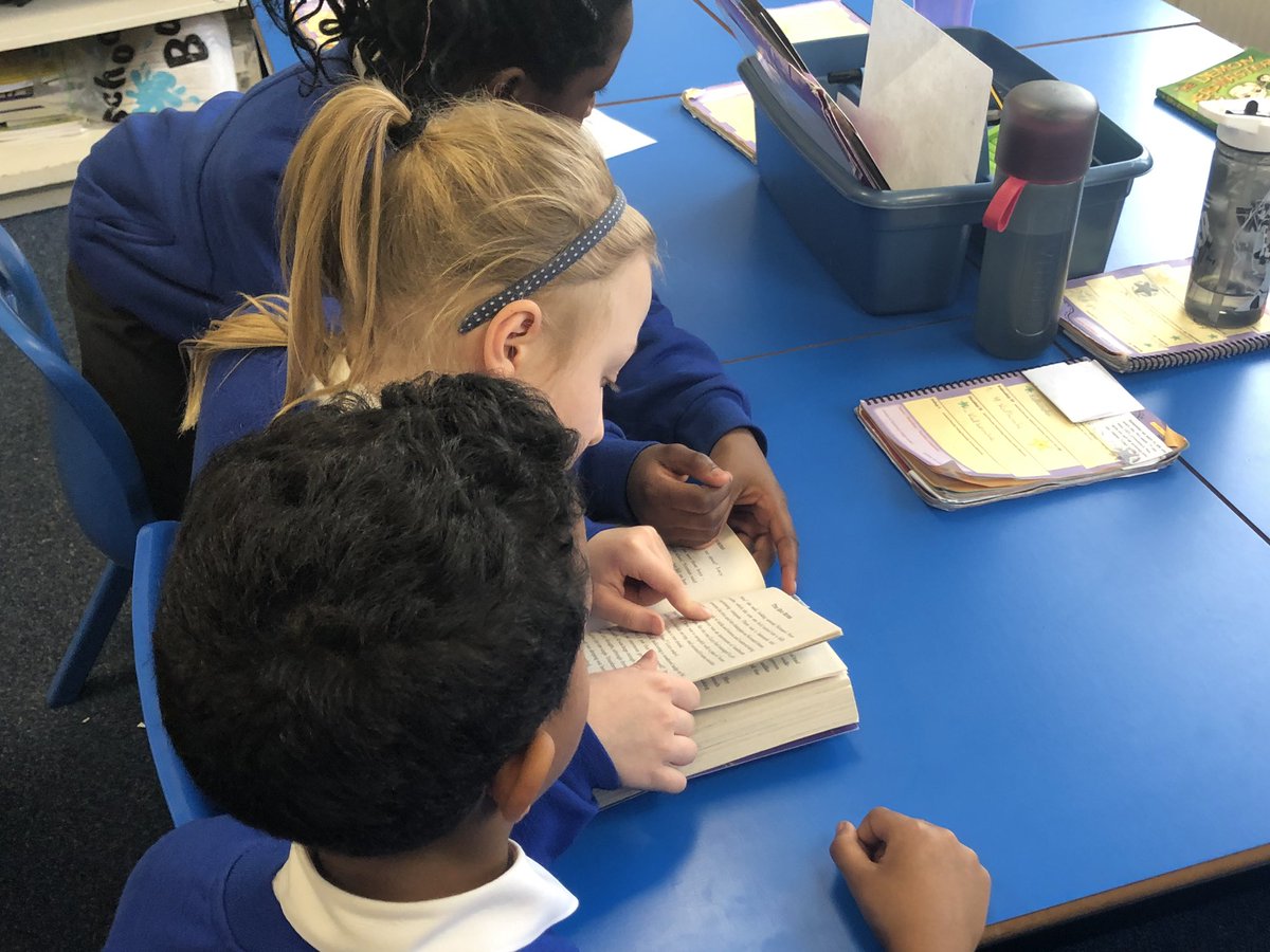AbbeyPrimary's tweet photo. #Nationalstorytellingweek #Y3 like to read along when listening to their story @TomFletcher #Creakers https://t.co/xu4BoumiRC